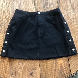 Lulu’s Black Denim Skirt Large